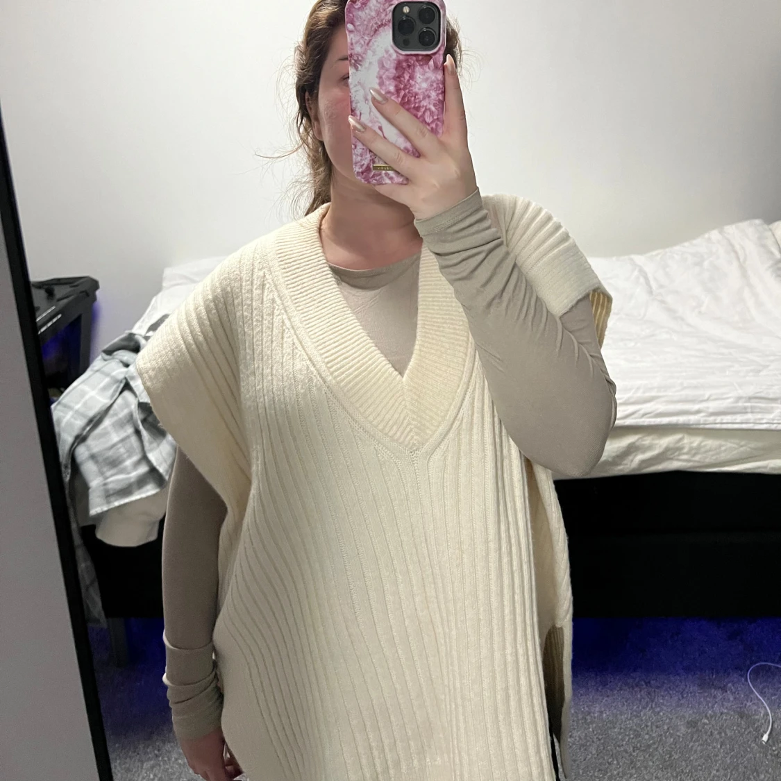 Krämvit stickad väst - 90