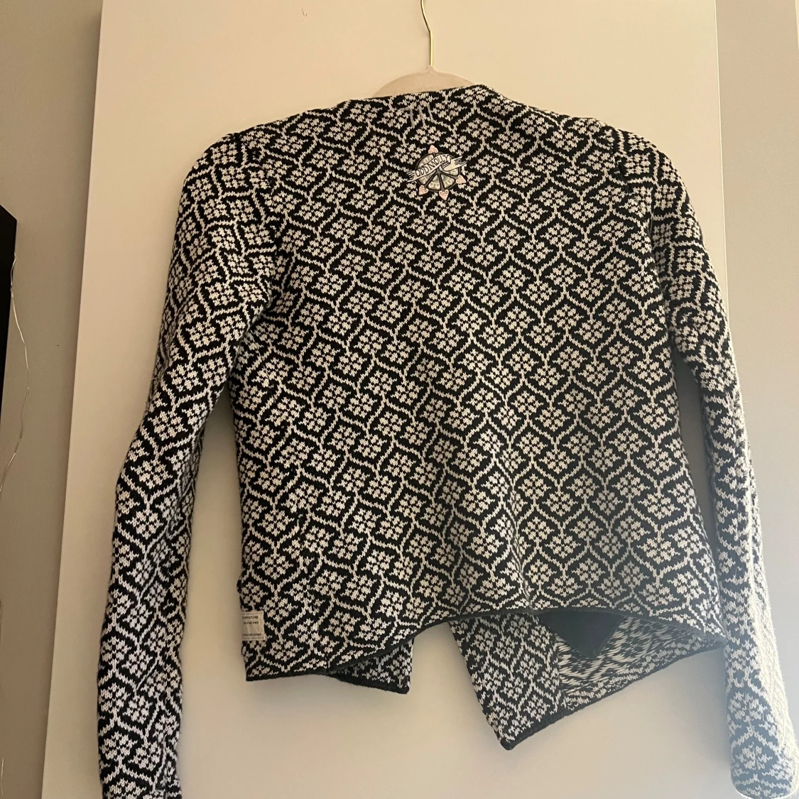 Svartvit mönstrad kofta från Odd Molly - 90