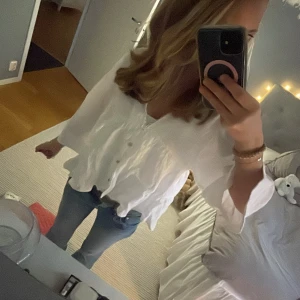 Volang blus! - En volang blus från zara i linne material! 💕 Aldrig använt!! 