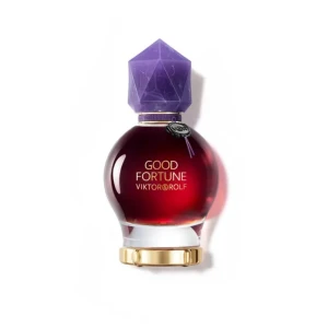 Good Fortune Elixir Intense från Viktor & Rolf - Upptäck Good Fortune Elixir Intense, en förtrollande parfym från Viktor & Rolf. Flaskan har en djup lila färg med en elegant, facetterad kork. Doften kombinerar noter av Palo Santo, jasmin och bourbonvanilj för en mystisk och träig upplevelse. Knappt använd så ungefär 40ml kvar av 50ml totala! 