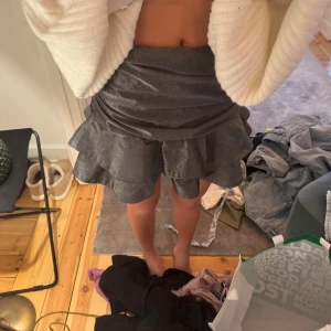 Kjol volang - Sjukt snygg volangkjol! Aldrig använd