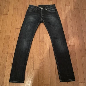Mörkblå Dondup jeans - Mörkblå Dondup jeans. Storlek 31
