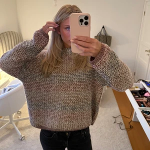 Färgglad tröja - Jättefin tröja i helt okej skick, så cool färg❤️‍🔥❤️‍🔥❤️‍🔥