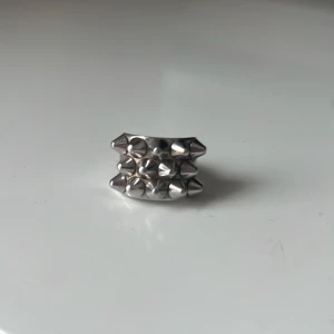 Edblad ring i silver💖💖 - Edblad ring i storkeken 16,80! Den är i väldigt bra skick och säljs då den inte kommer till användning 💖 Säljs för 250kr och en ny kostar 399kr!