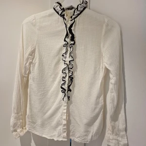 Skjorta blus från Zara - Skjorta/blus från Zara.