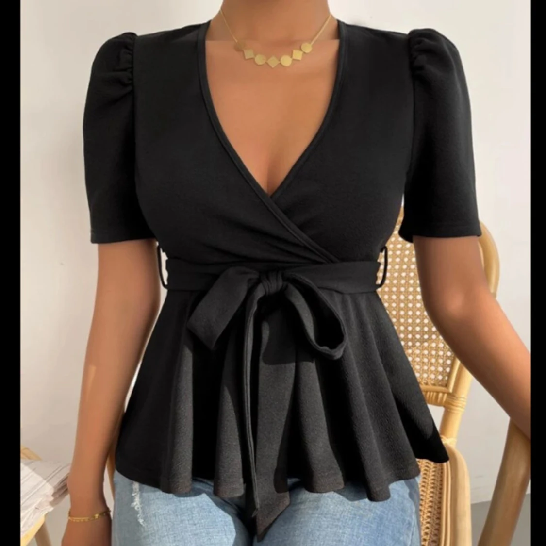 Svart tröja med knytband