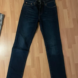 Levis 511 slim  - Levis 511 slim jeans, helt i nyskick använda 1 gång, storlek 29/32, nypris runt 1100 säljes för 350kr
