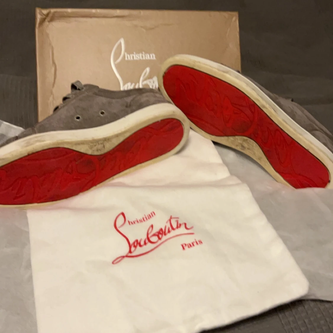 Grå sneakers från Christian Louboutin - 90
