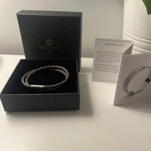 Skultuna armband  - Säljes då jag ej bär armband och kvittot är borta. Helt ny aldrig använd. Nypris 1200 kr. Kan gå ner i pris om smidig affär.