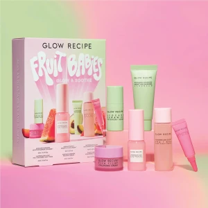 Glow Recipe Fruit Babies Set - Super gulligt set från Glow Recipe med en cleanser, kräm, serum, toner mm. Aldrig använt någonting och därav i helt nytt skick. Nypris 599kr. Pris kan självklart diskuteras.💕