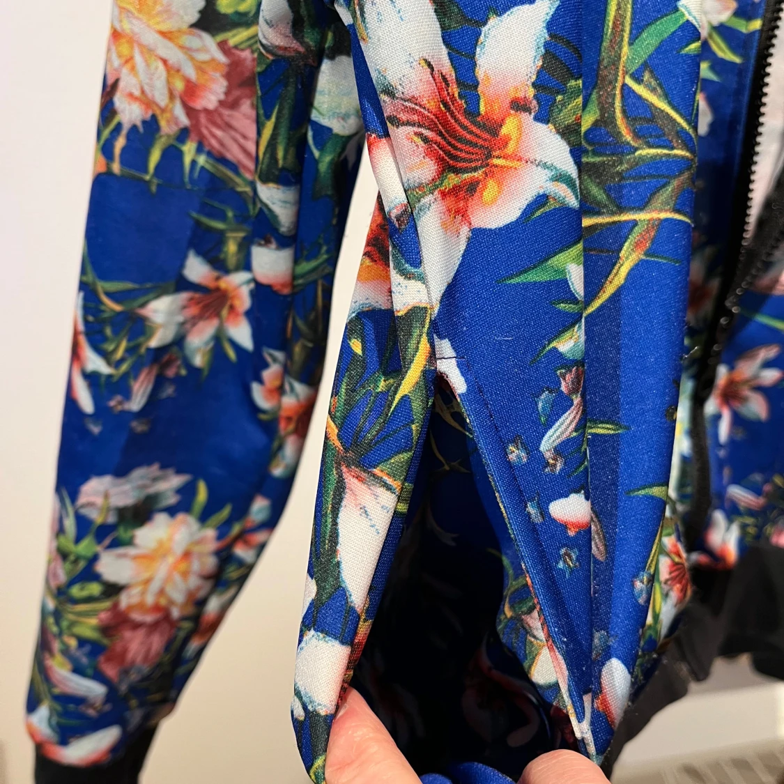 Blommig tunn bomberjackastil kornblå - 93