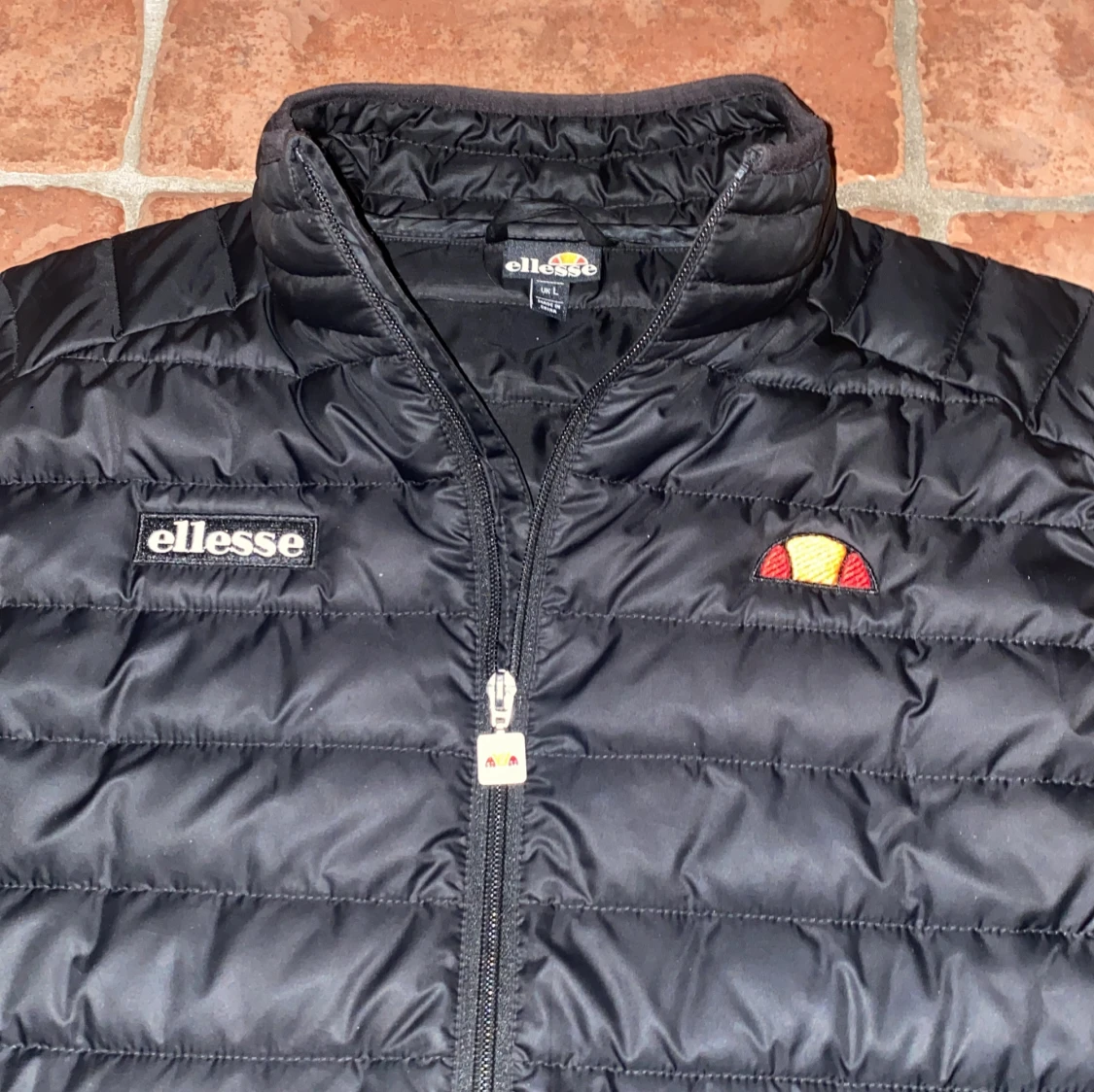 Svart dunväst från Ellesse - 1