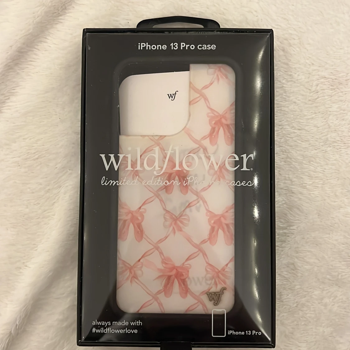 Iphone 13 pro mobilskal från Wildflower Cases