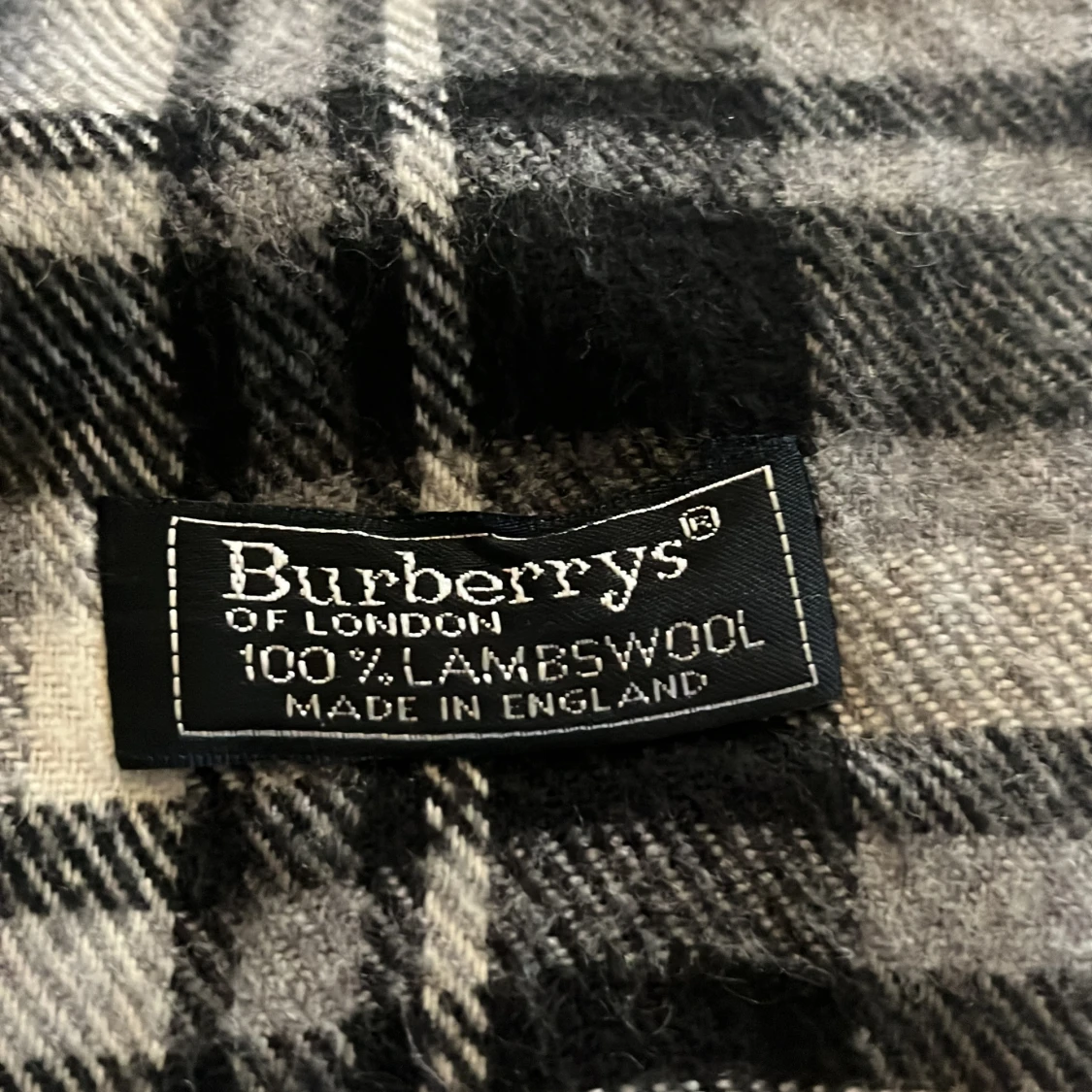 Grå rutig scarf från Burberry - 1