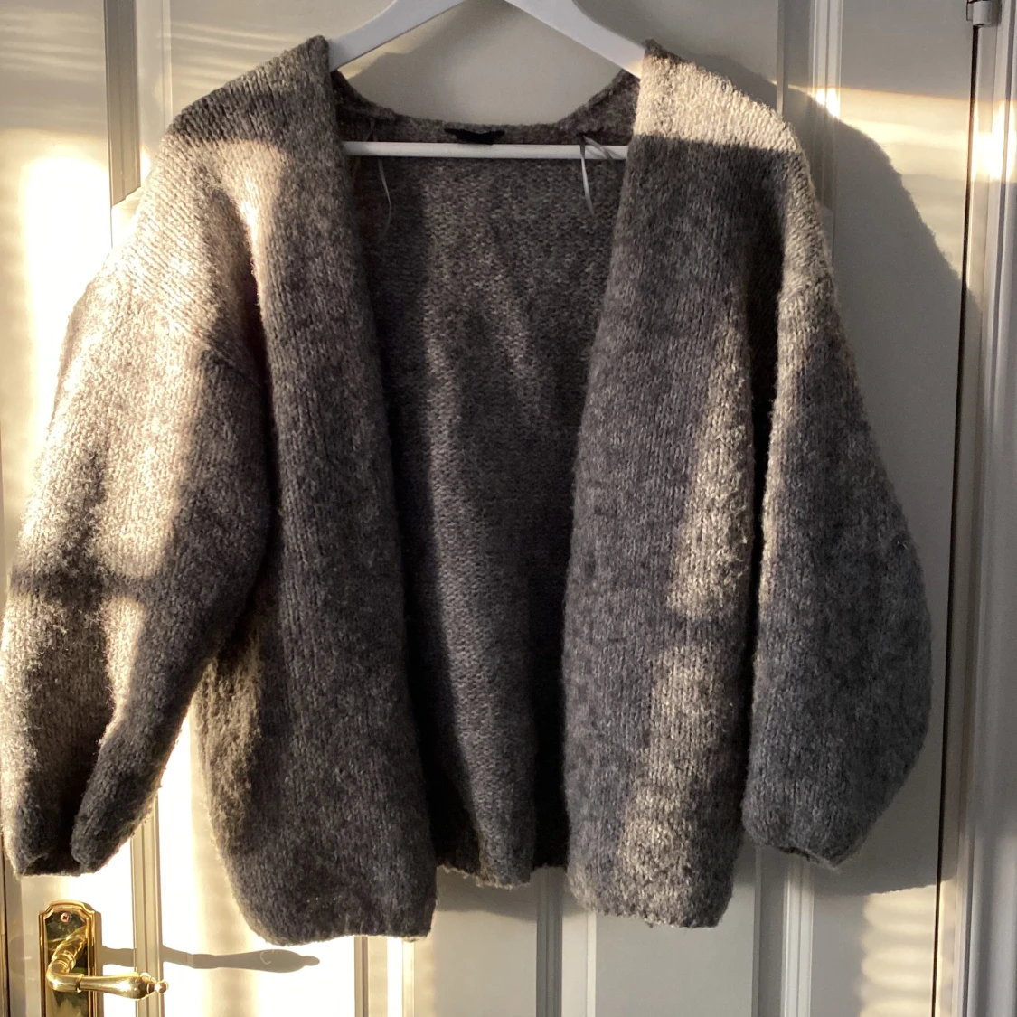 Grå stickad kofta från Lindex