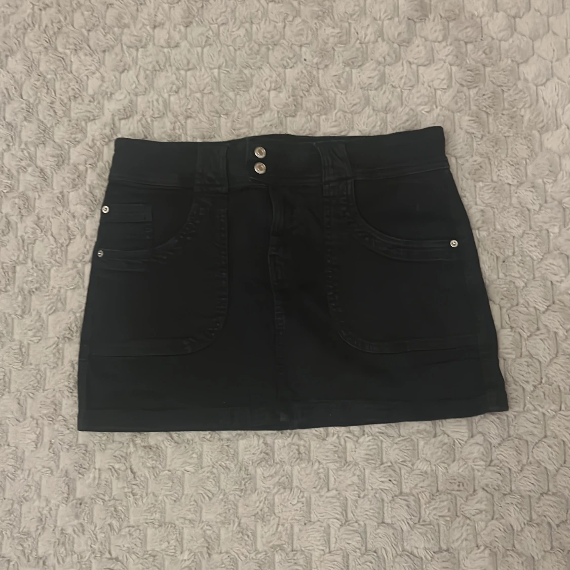 Svart kortkjol från Bershka