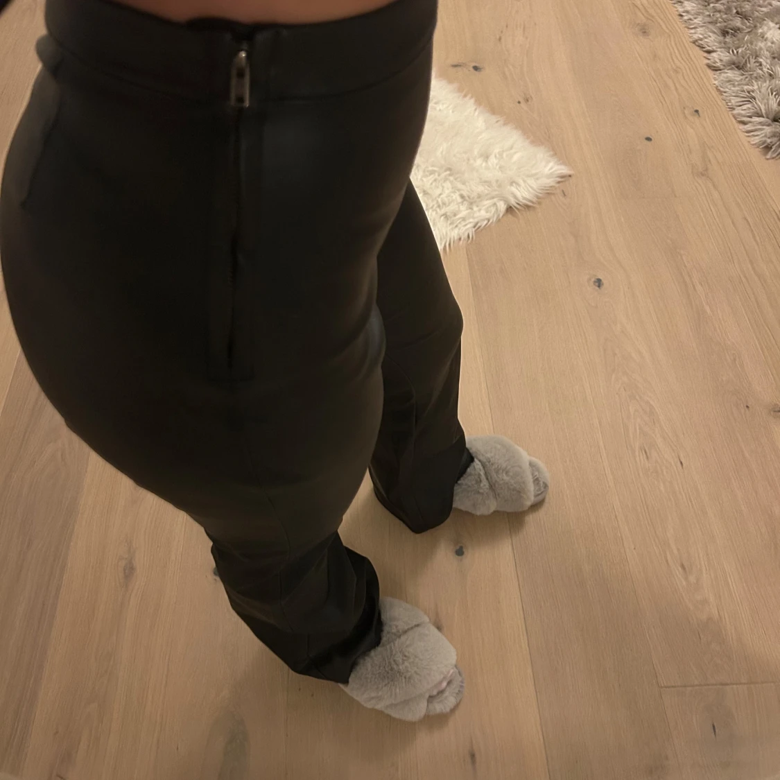 Skinnbyxor från Gina - 1