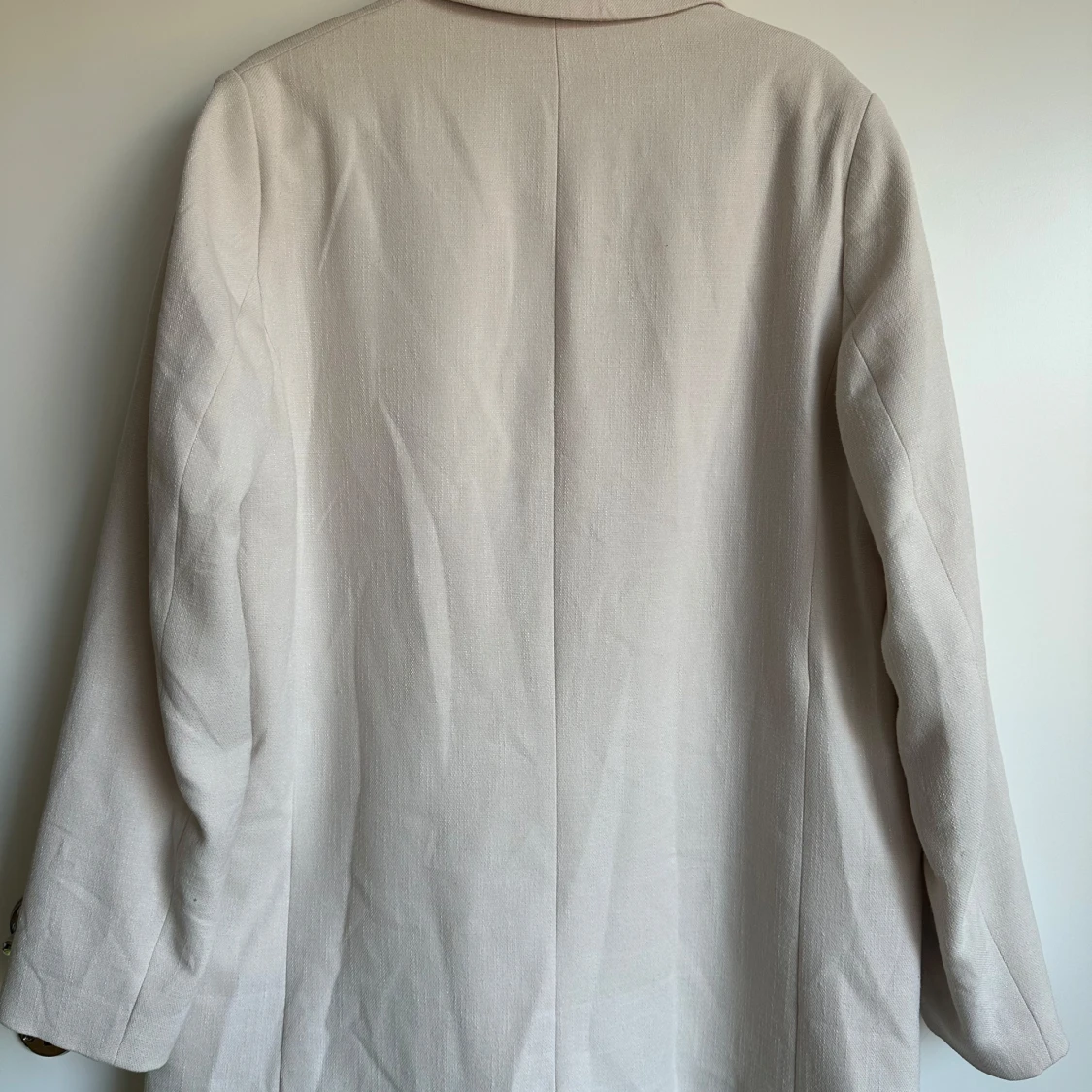 Beige kavaj med knappar - 1