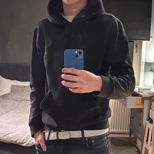 Ralph lauren hoodie - Säljer en svart Ralph Lauren hoodie i toppskick. Storlek S. 