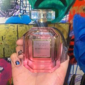 Victoria's Secret Bombshell Eau de Parfum -  parfym från Victoria's Secret, Bombshell.
