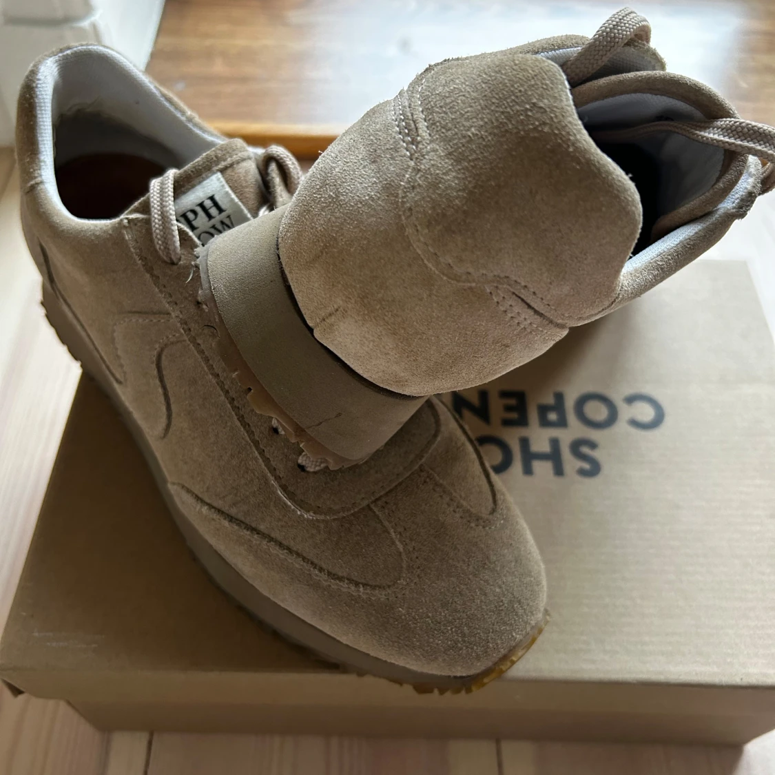 Beige sneakers i mocka Shoe Biz Copenhagen - 3