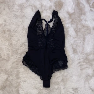 Tops - Dags att sälja mina toppar – perfekta för sommaren och en utekväll! 💗 Endast 80 kr per