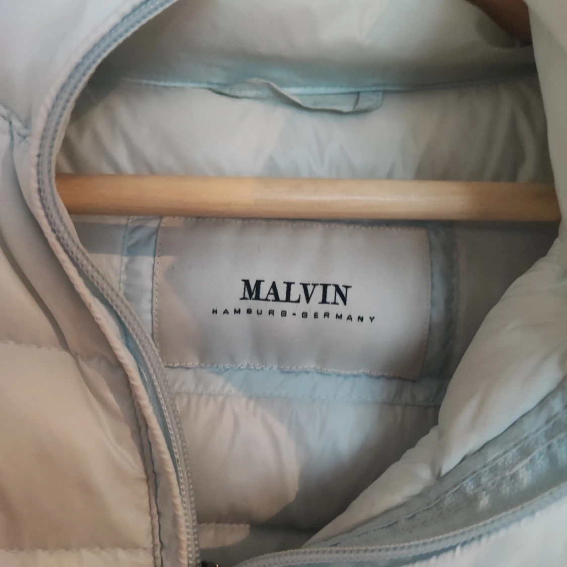 Ljusblå dunjacka från Malvin - 2