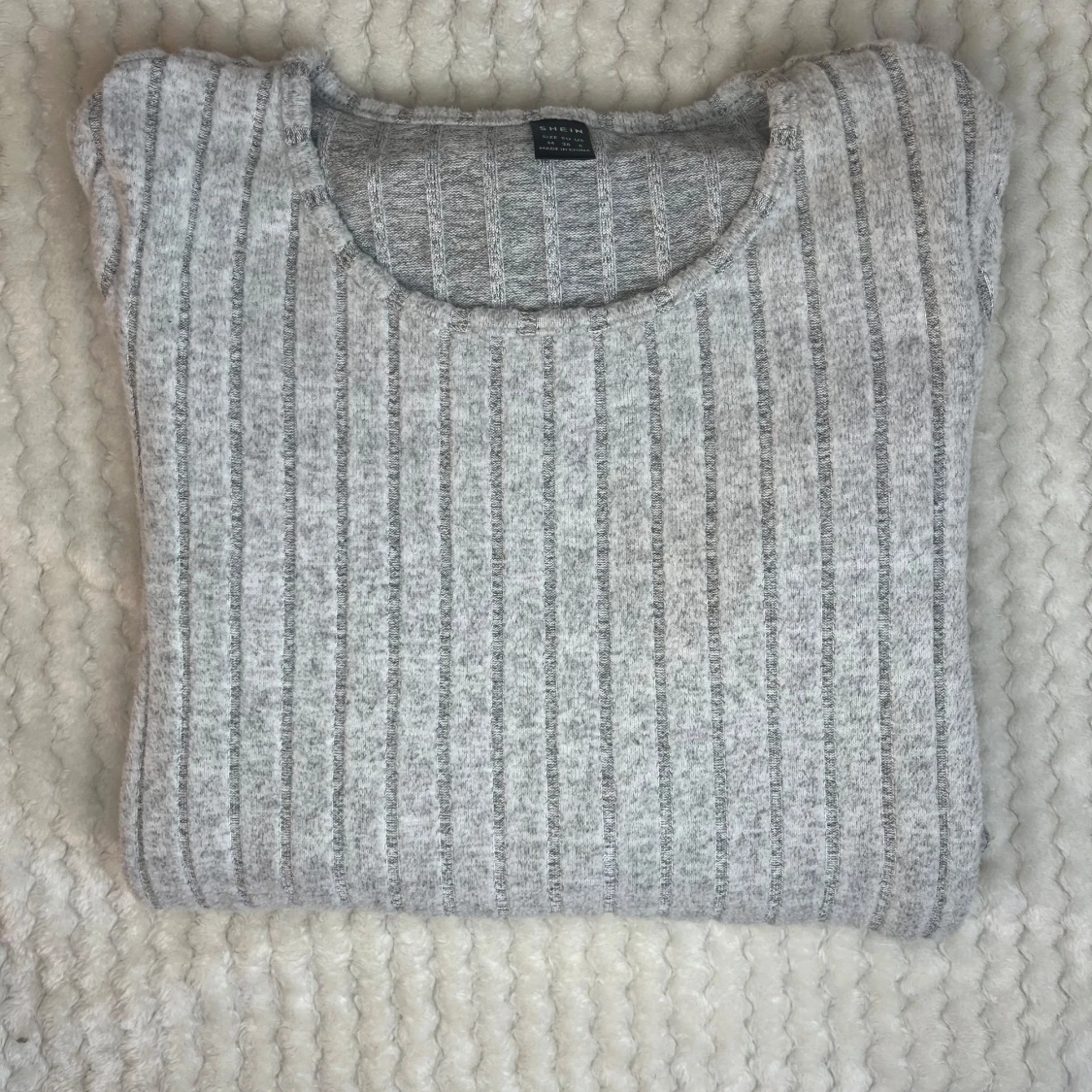 Grå ribbad klänning - 1