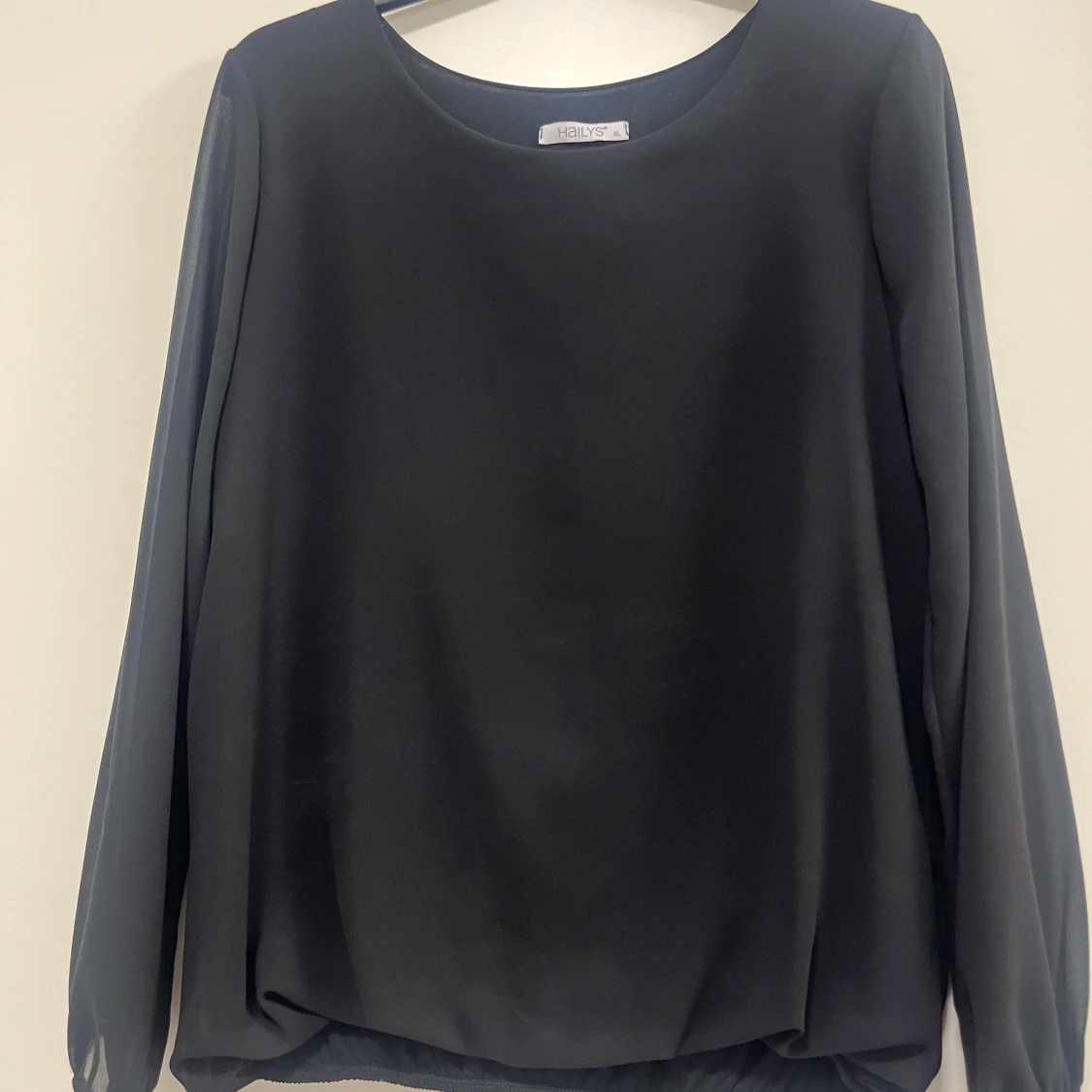 Svart blus från Hailys