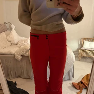 Skidbyxor - Såå snygga skidbyxor I bootcut! Superbra skick, från peak performance 