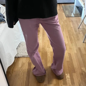 Rosa jeans  - Snygga rosa jeans som inte kommer till användning! Mycket bra skick!