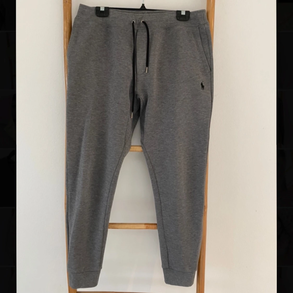 Polo Ralph Lauren - grå mjukisbyxor 