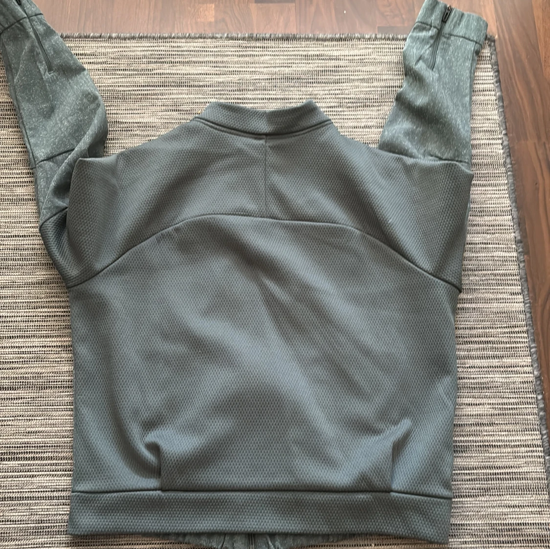 Grå träningsjacka från Adidas - 2