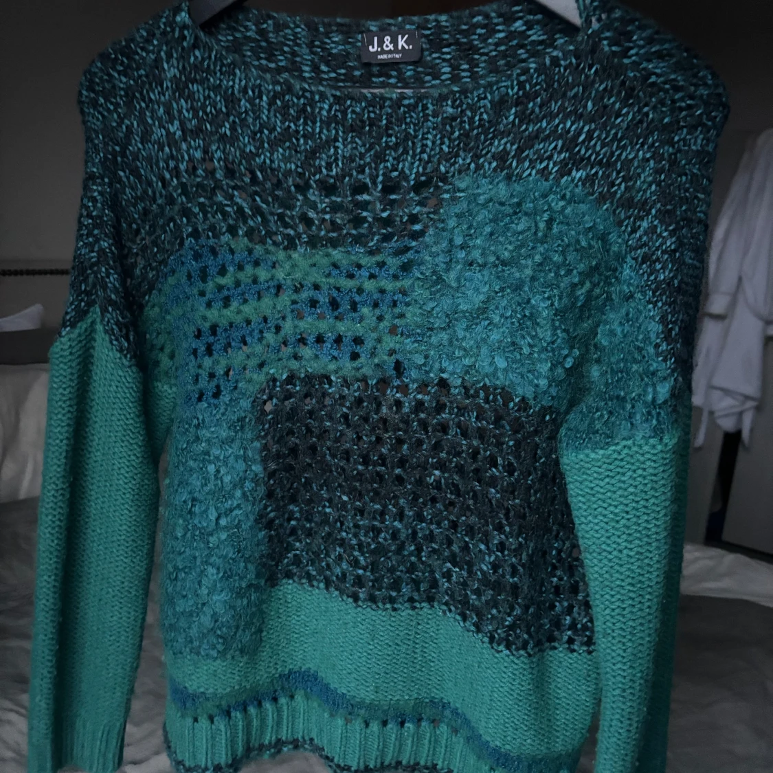 Grön stickad tröja från J&K