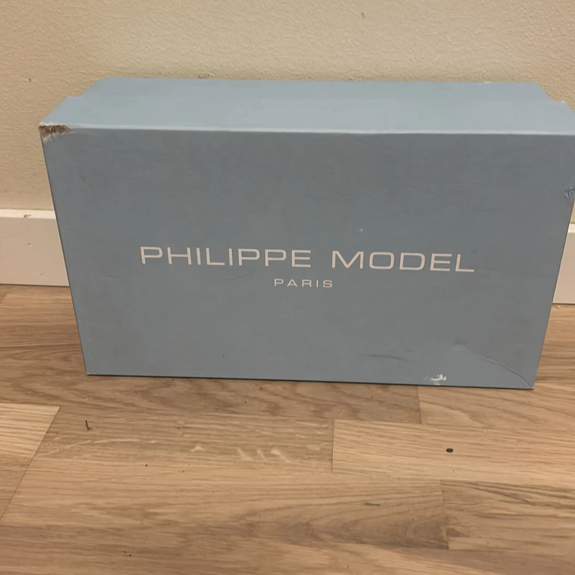 Vita sneakers från Philippe Model - 92