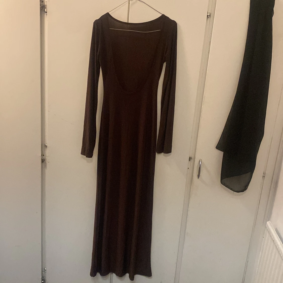 Brun långklänning från Boohoo - 90