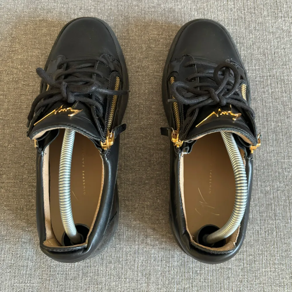 giuseppe zanotti skor | mycket bra skick | ingår dustbag plus box | tveka inte att höra av dig vid frågor 😁. Kengät.