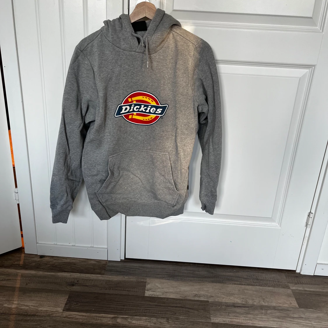 Grå hoodie från Dickies