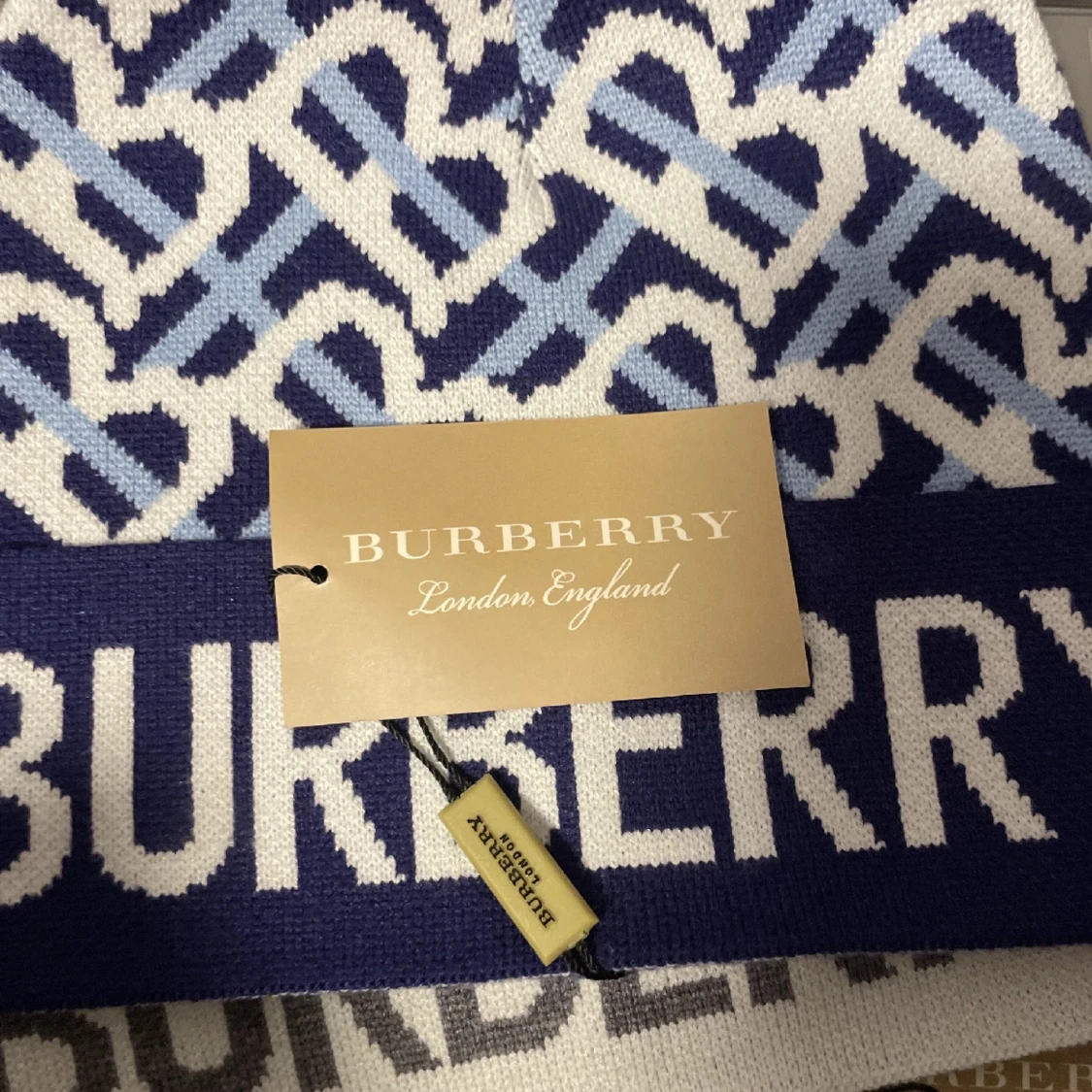 Mönstrad mössa från Burberry - 92