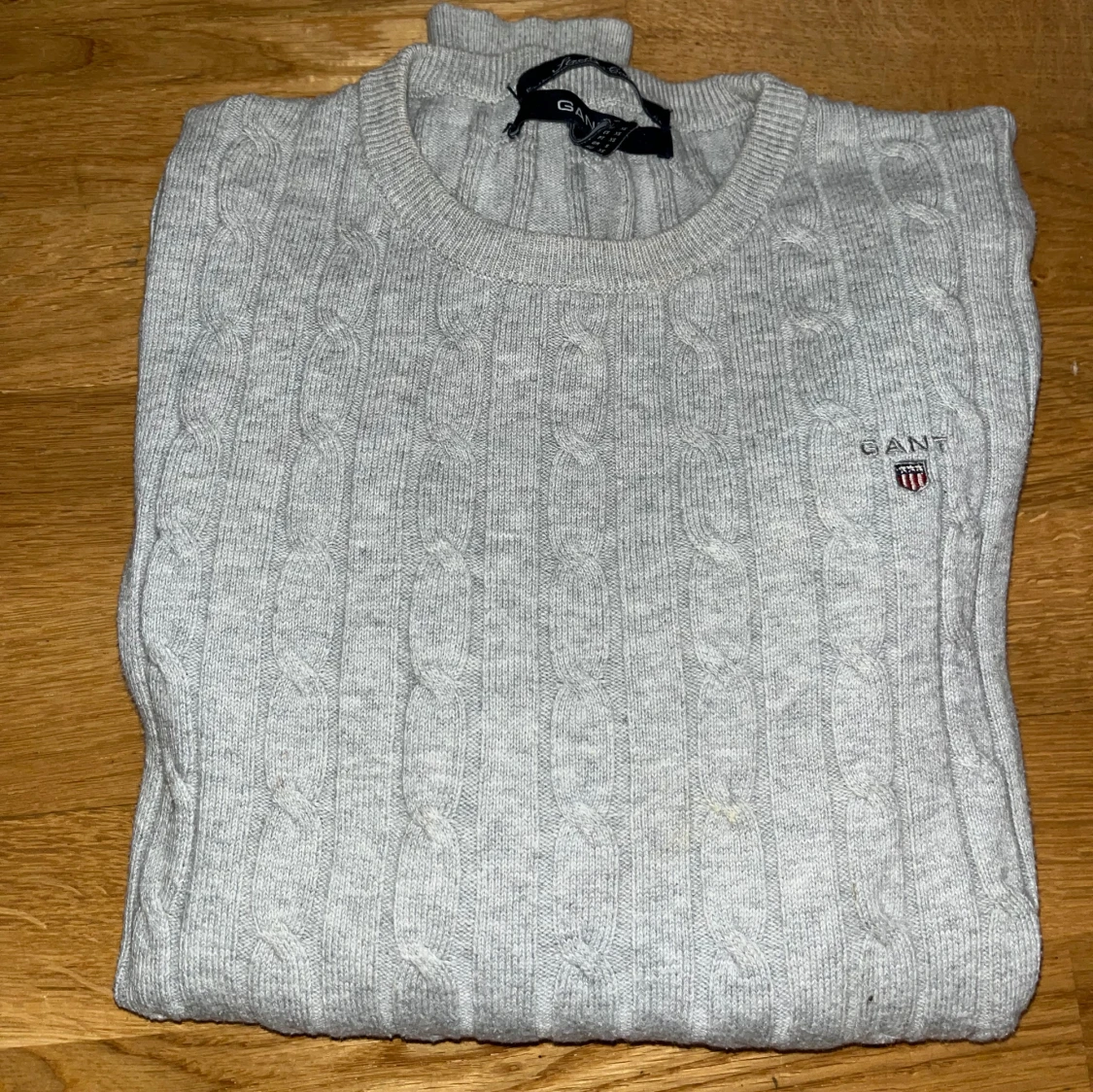 Grå stickad tröja från GANT - 90