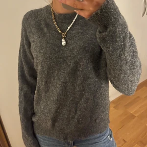 Grå stickad tröja - Mysig grå stickad tröja från Zara
