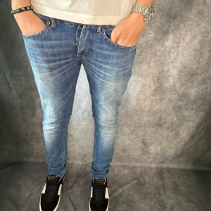 DONDUP GEORGE JEANS  - // Dondup George jeans | storlek w32, benlängd: 102cm, midjemått: 39cm | Nypris runt 4000 | Kontakta för fler frågor eller funderingar // Deluxecloset 