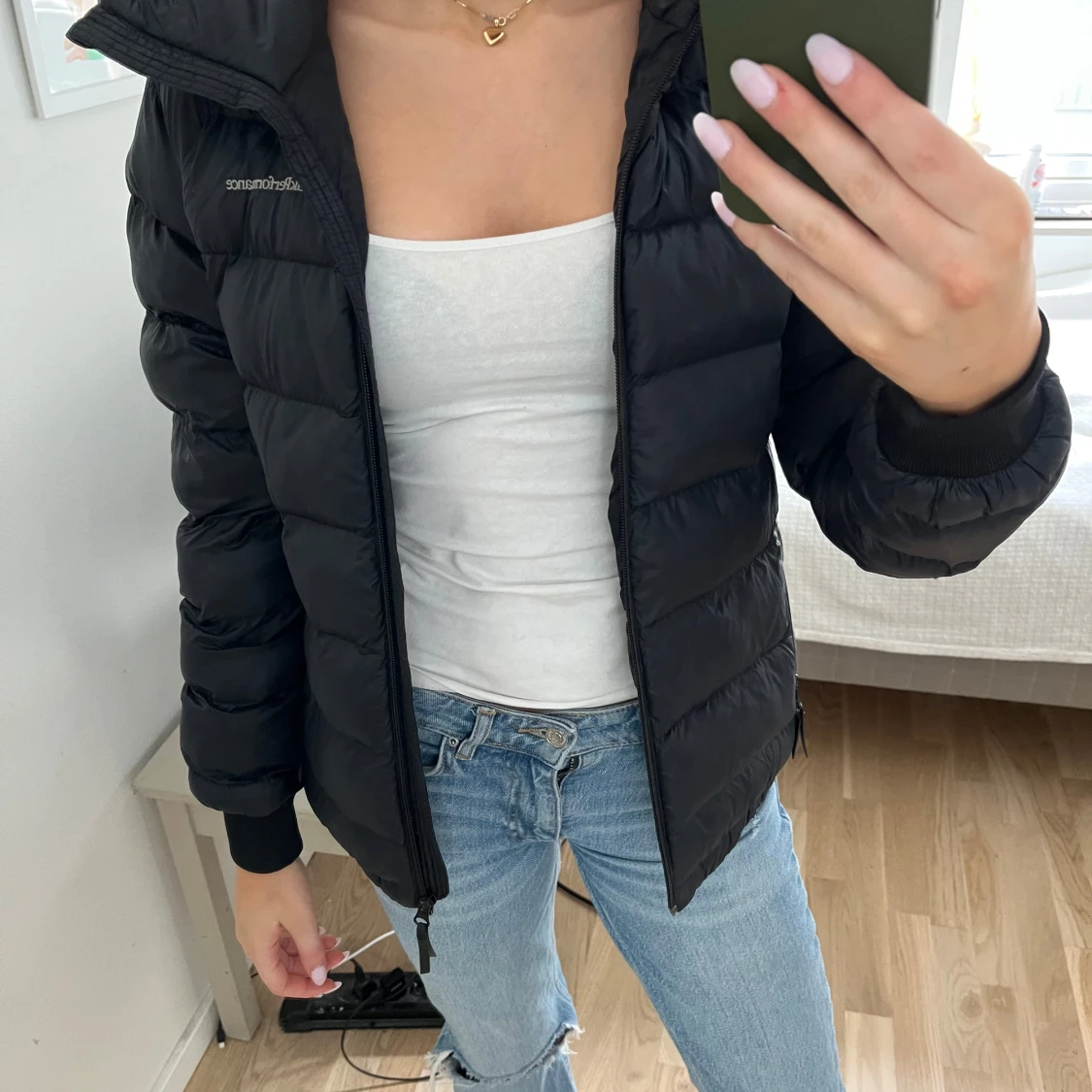 Svart dunjacka från Peak Performance  - 90