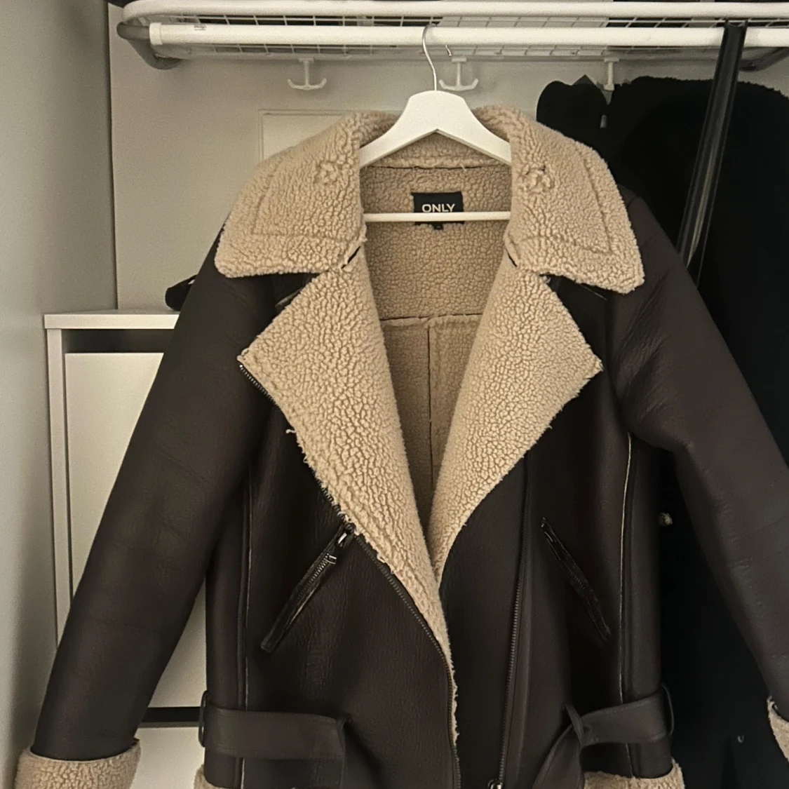 Brun jacka med teddyfoder från ONLY - 91