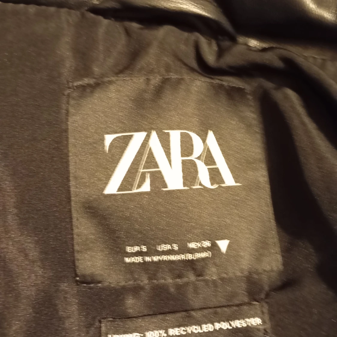 Svart pufferjacka från Zara - 91