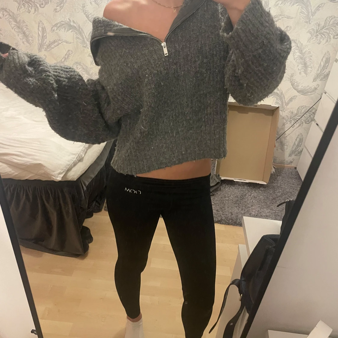 Grå stickad tröja med dragkedja - 90