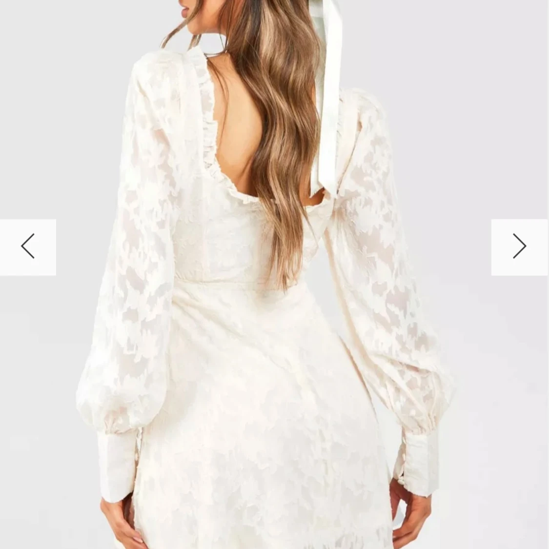 Off white klänning med långa ärmar - 90