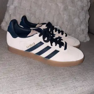 Adidas Originals Gazelle. Aldrig använda, nypris 1249kr. Storlek 38 2/3