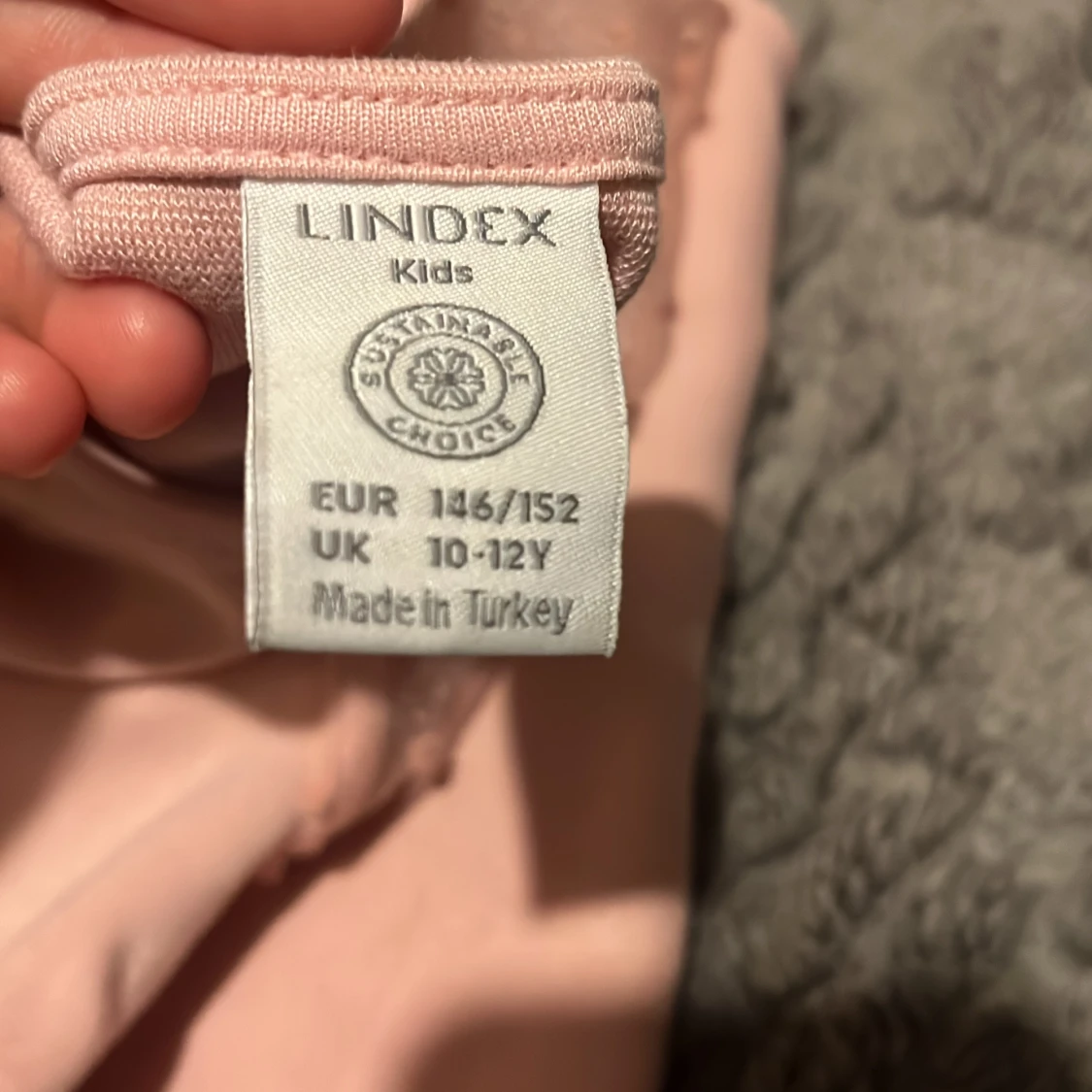 Rosa topp med puffärmar från Lindex - 90