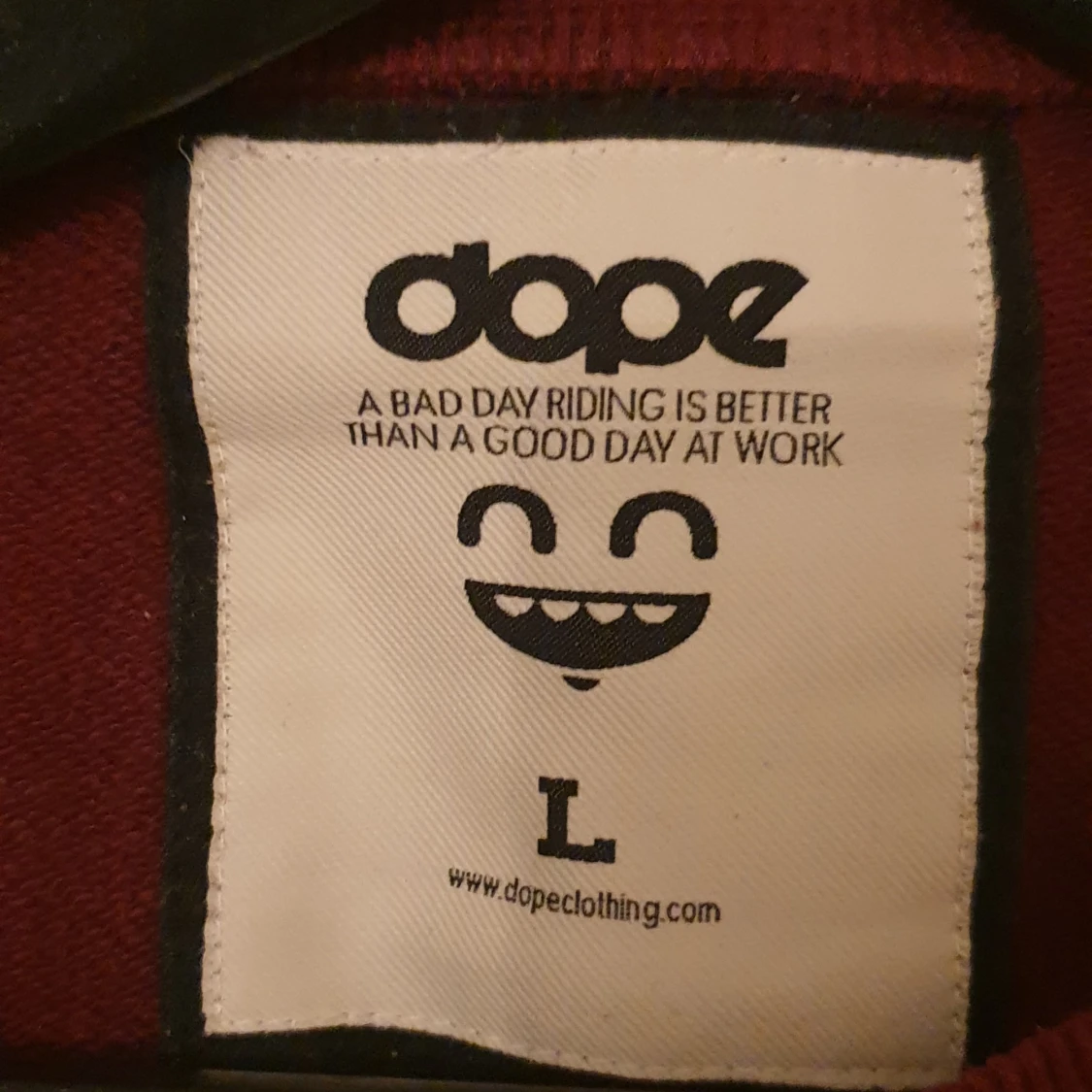 Vinröd tröja från Dope - 91